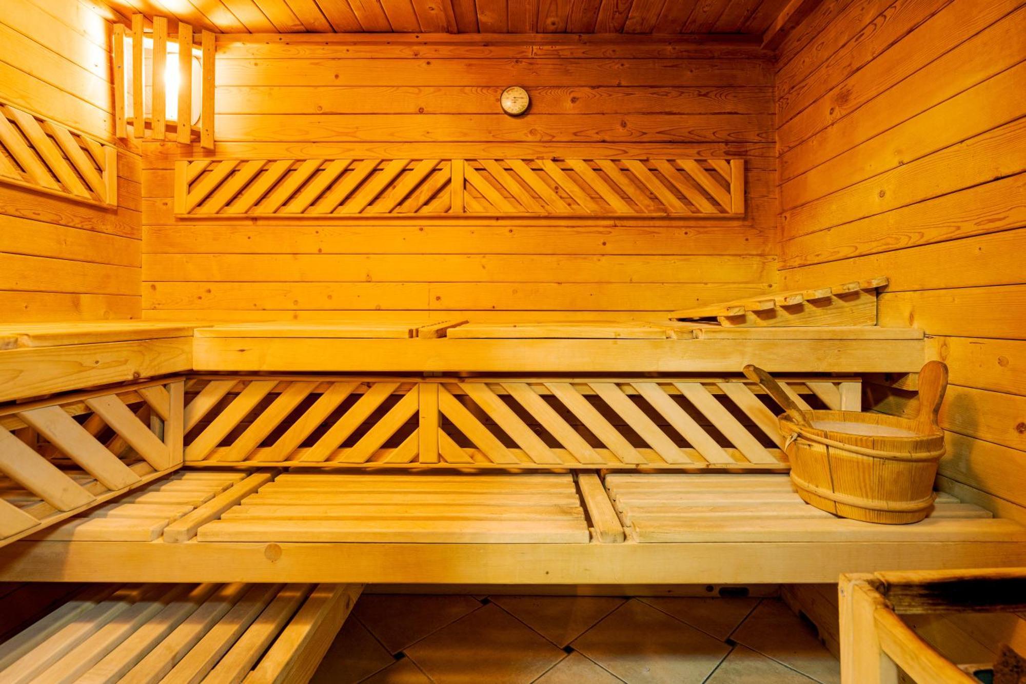 Hotel Casa Augsburg Wellness Băneşti Exterior foto